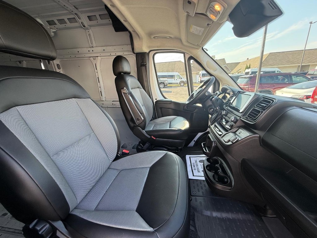 Ram ProMaster Cargo Van Vehicle Full-screen Gallery Image 08