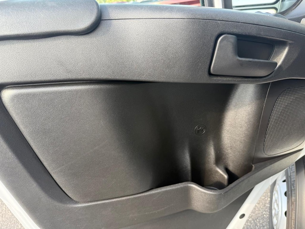 Ram ProMaster Cargo Van Vehicle Full-screen Gallery Image 14