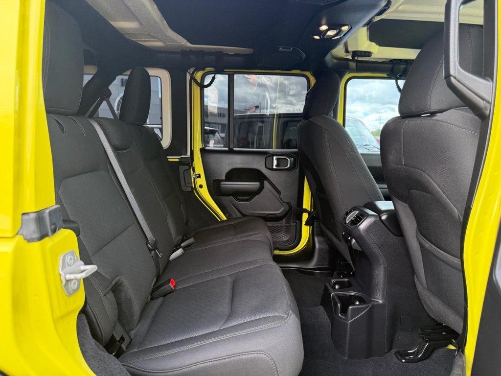 Jeep Wrangler Vehicle Full-screen Gallery Image 07