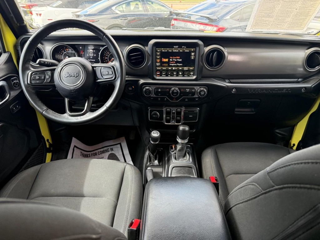 Jeep Wrangler Vehicle Full-screen Gallery Image 08