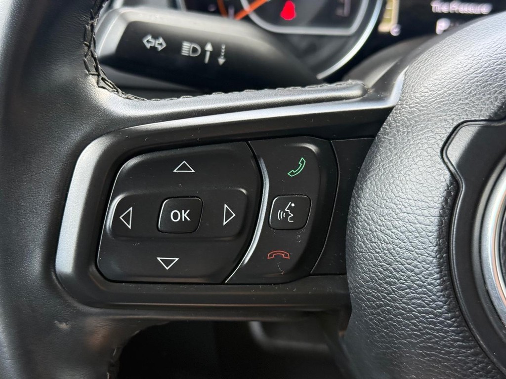 Jeep Wrangler Vehicle Full-screen Gallery Image 13