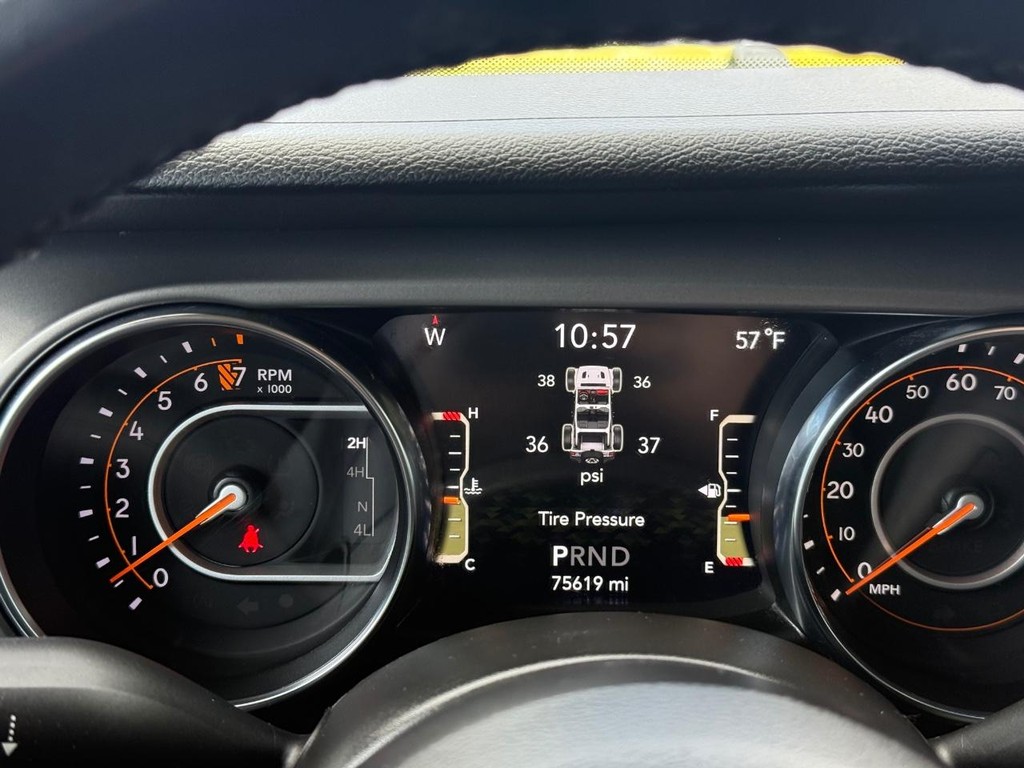 Jeep Wrangler Vehicle Full-screen Gallery Image 15