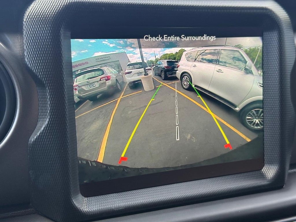 Jeep Wrangler Vehicle Full-screen Gallery Image 17