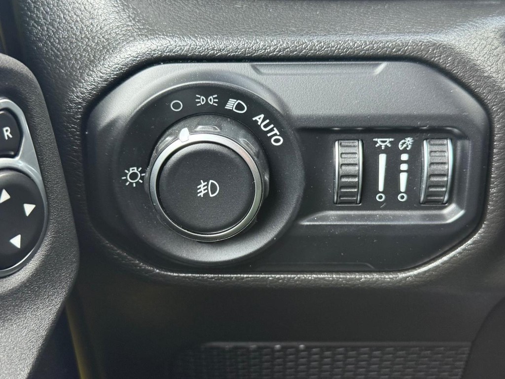 Jeep Wrangler Vehicle Full-screen Gallery Image 22