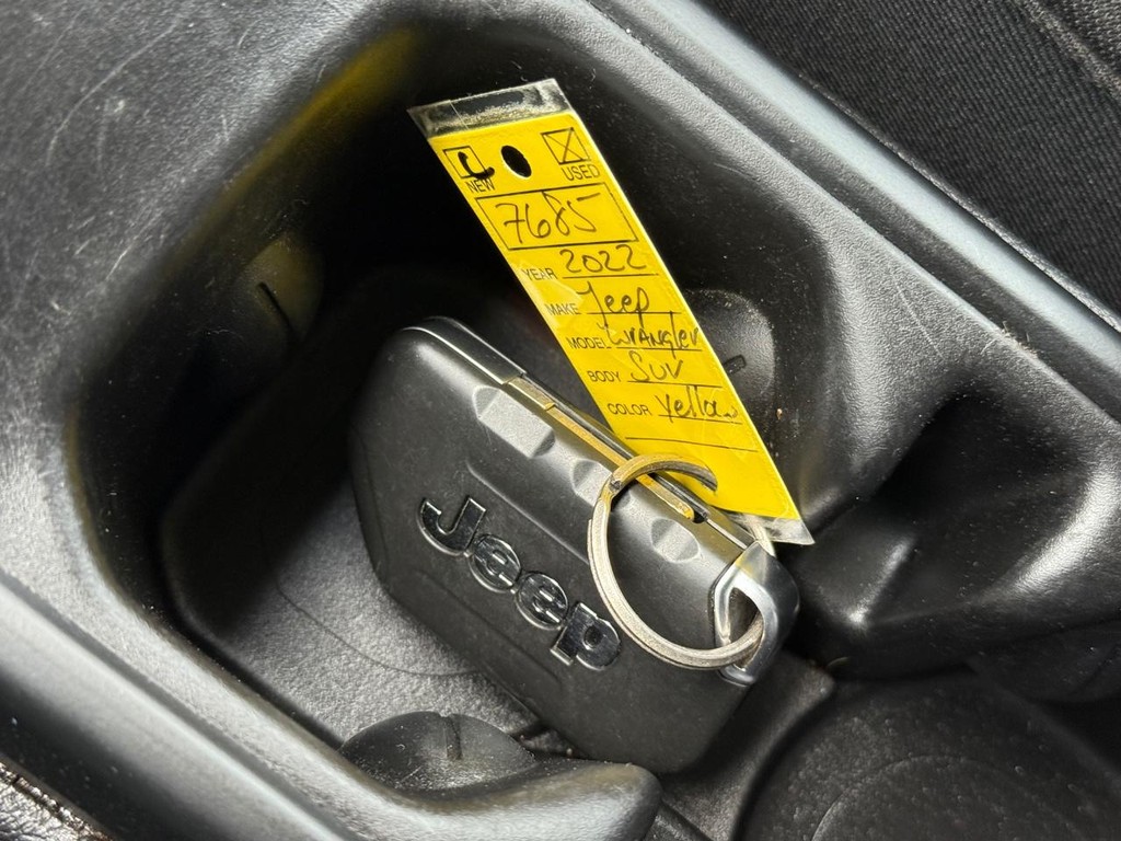 Jeep Wrangler Vehicle Full-screen Gallery Image 23