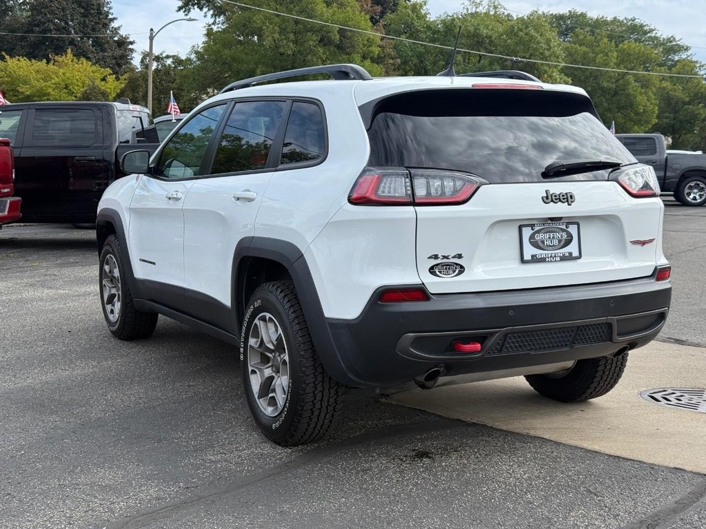 Jeep Cherokee Vehicle Full-screen Gallery Image 05