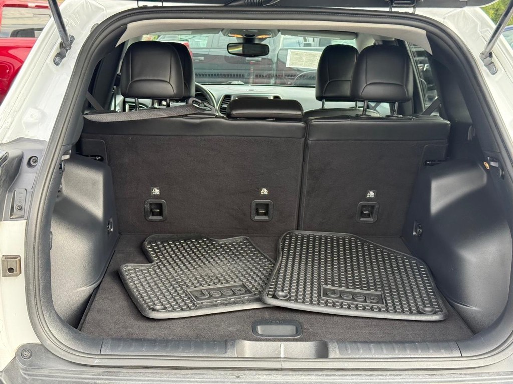 Jeep Cherokee Vehicle Full-screen Gallery Image 06