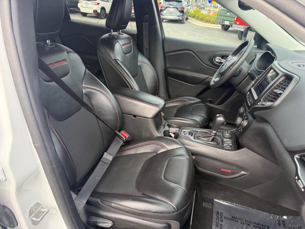 Jeep Cherokee Vehicle Full-screen Gallery Image 07