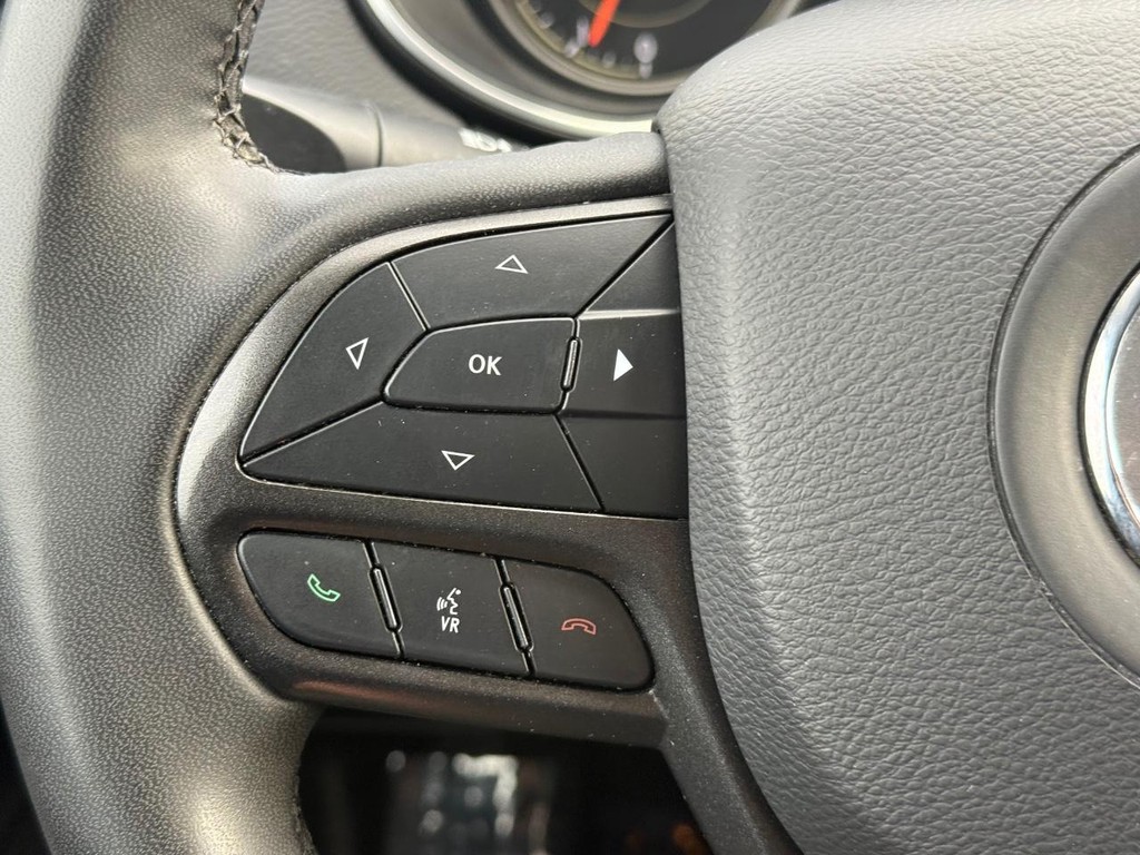 Jeep Cherokee Vehicle Full-screen Gallery Image 15