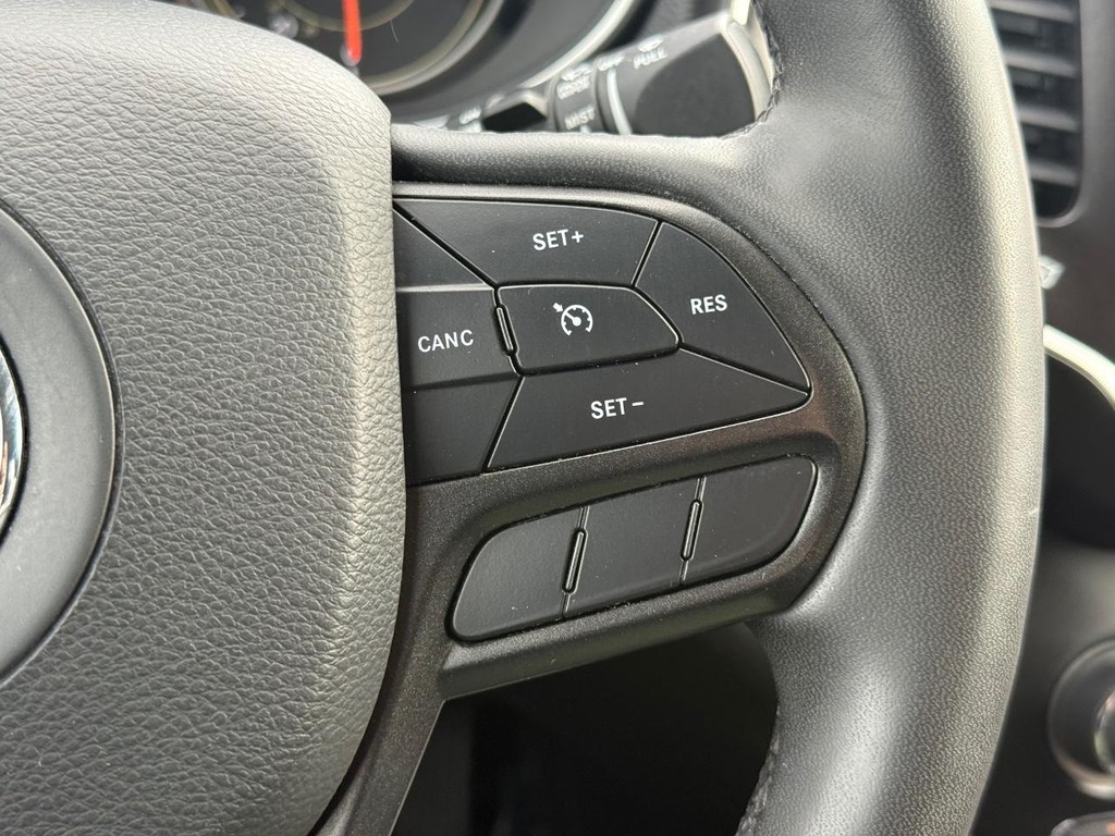 Jeep Cherokee Vehicle Full-screen Gallery Image 16