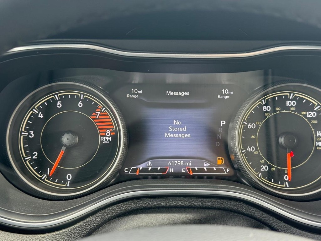 Jeep Cherokee Vehicle Full-screen Gallery Image 17