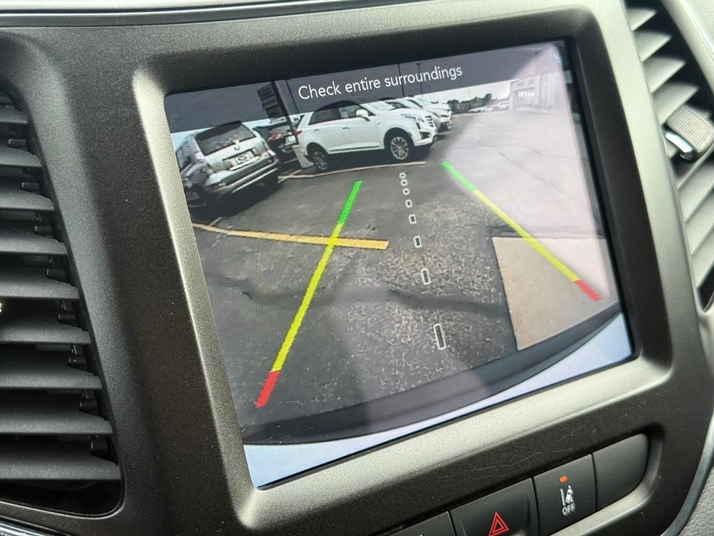 Jeep Cherokee Vehicle Full-screen Gallery Image 19