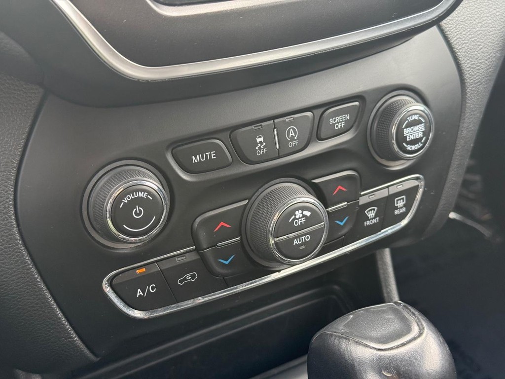 Jeep Cherokee Vehicle Full-screen Gallery Image 23