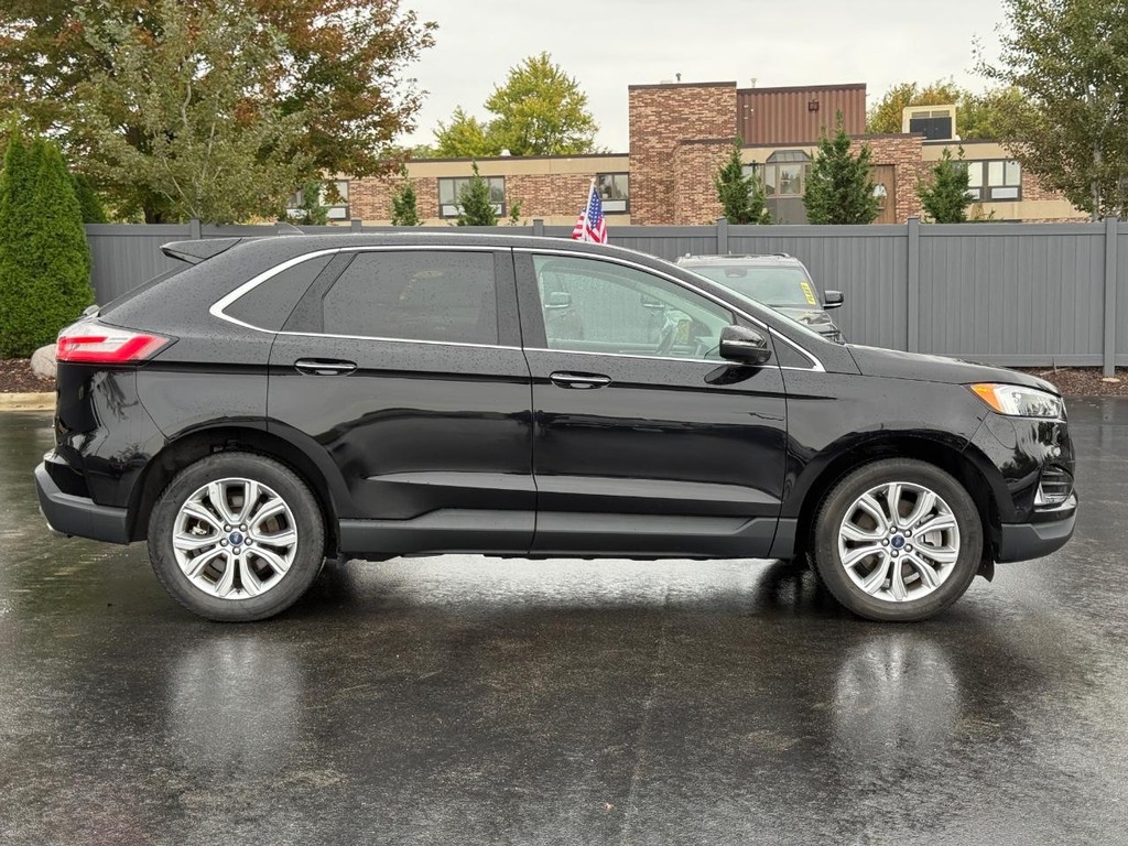 Ford Edge Vehicle Full-screen Gallery Image 03