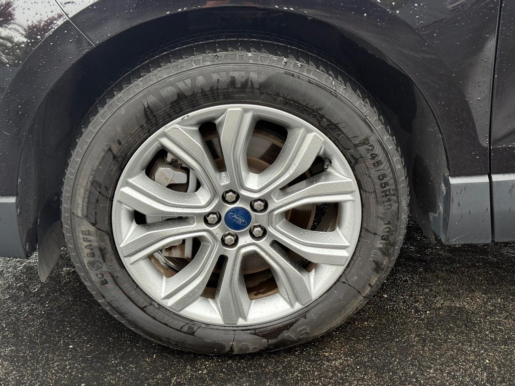 Ford Edge Vehicle Full-screen Gallery Image 08