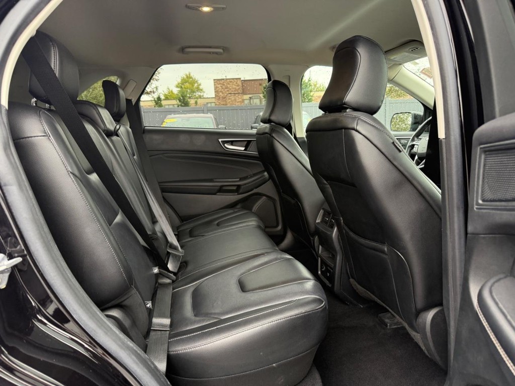 Ford Edge Vehicle Full-screen Gallery Image 11