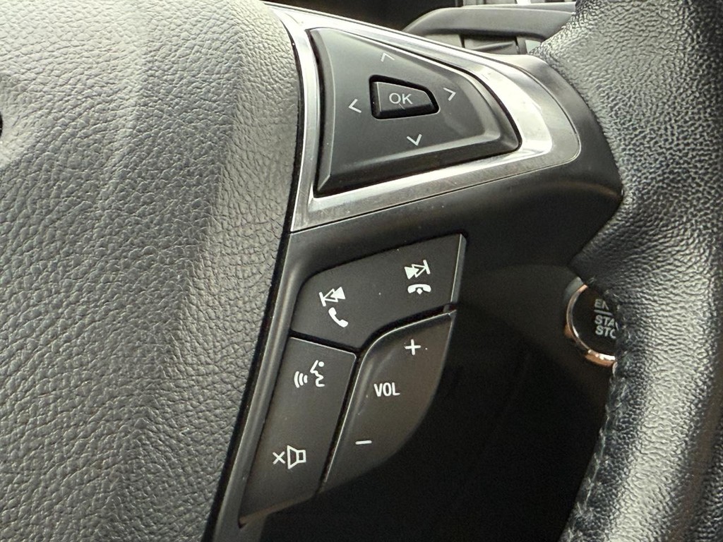 Ford Edge Vehicle Full-screen Gallery Image 15