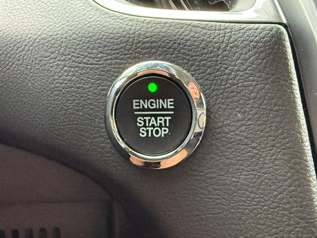 Ford Edge Vehicle Full-screen Gallery Image 16