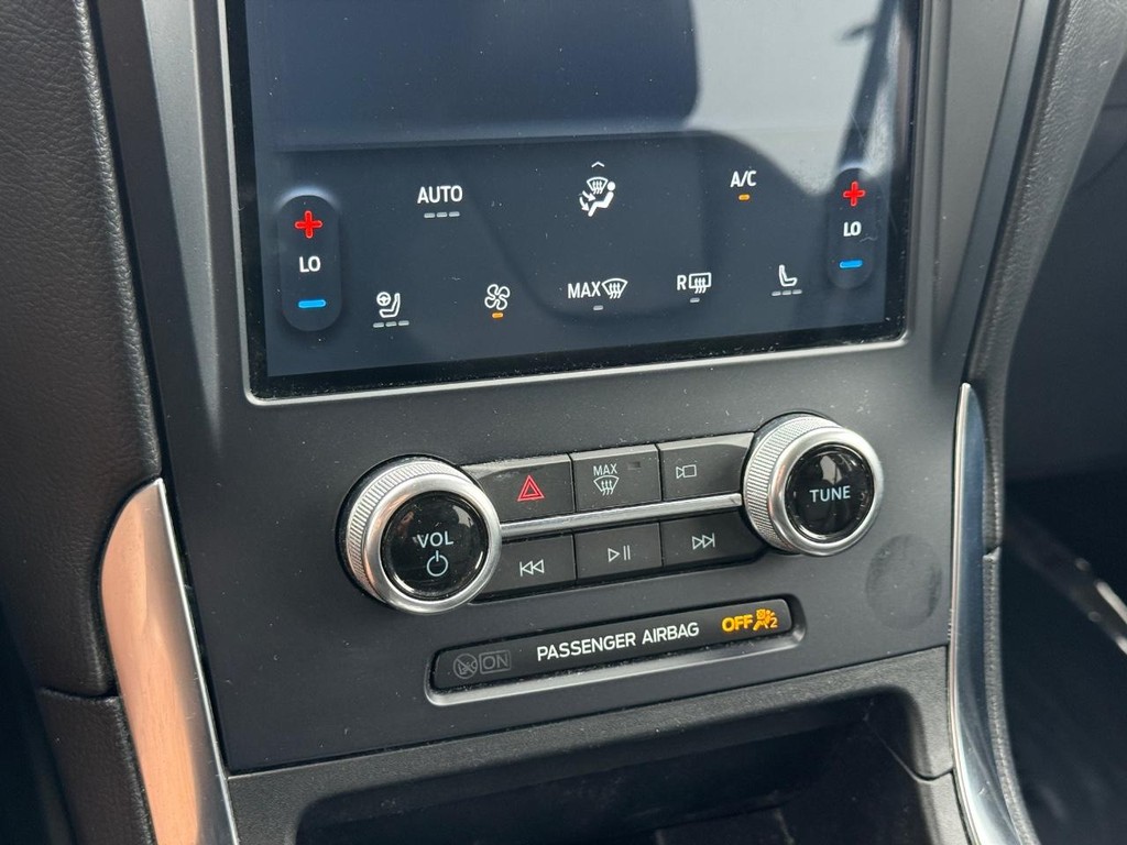 Ford Edge Vehicle Full-screen Gallery Image 19