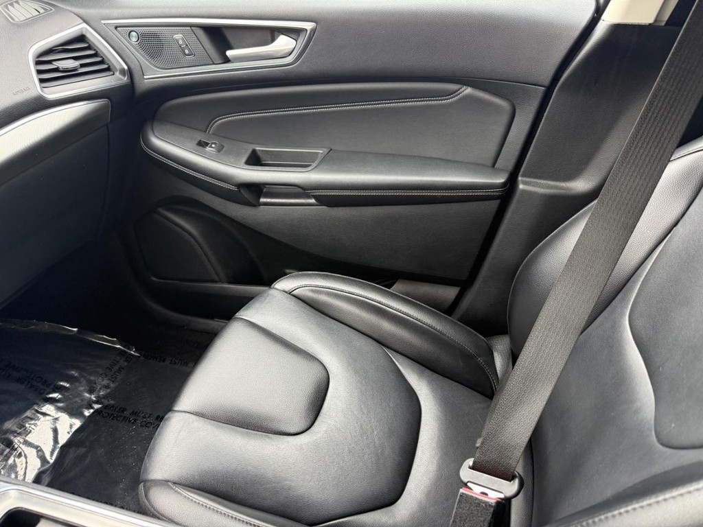 Ford Edge Vehicle Full-screen Gallery Image 21