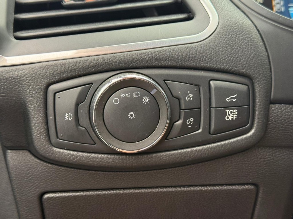 Ford Edge Vehicle Full-screen Gallery Image 23