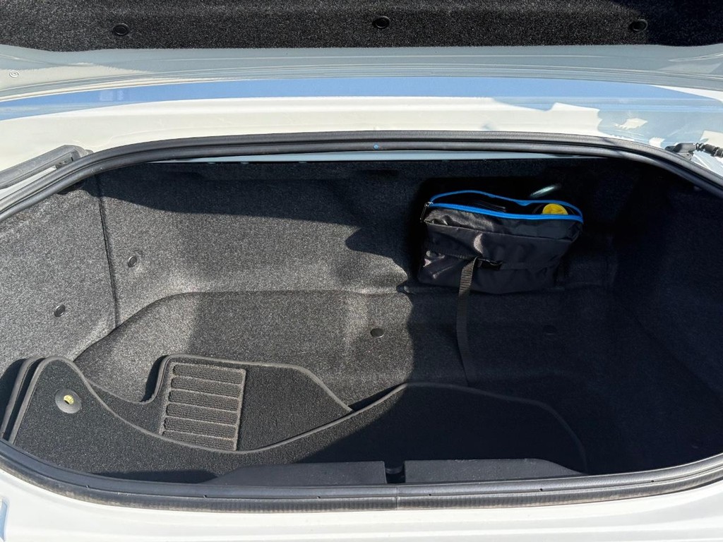 FIAT 124 Spider Vehicle Full-screen Gallery Image 06