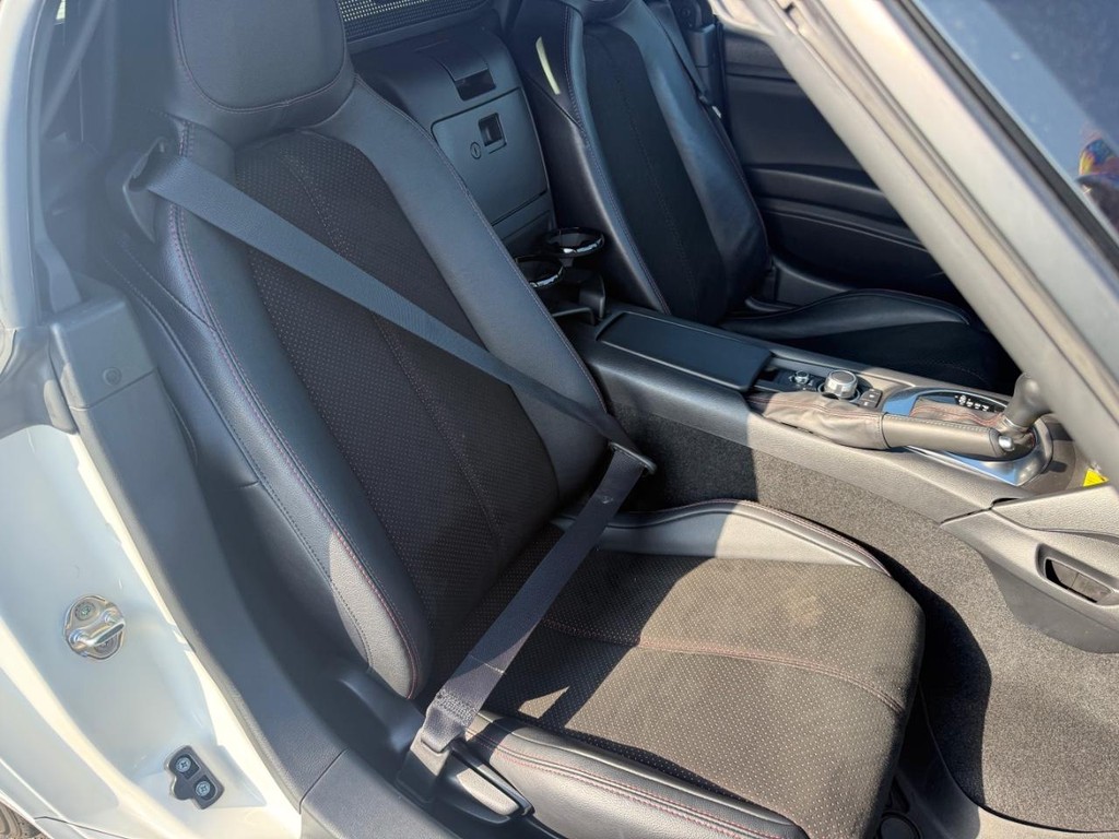 FIAT 124 Spider Vehicle Full-screen Gallery Image 07