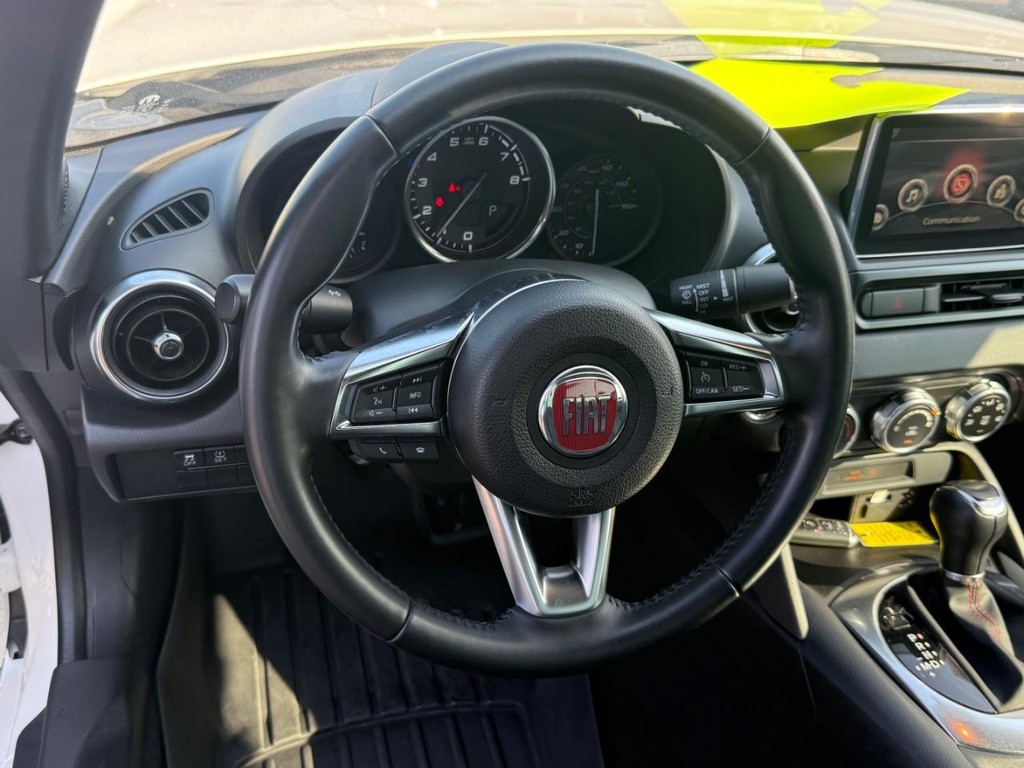 FIAT 124 Spider Vehicle Full-screen Gallery Image 10