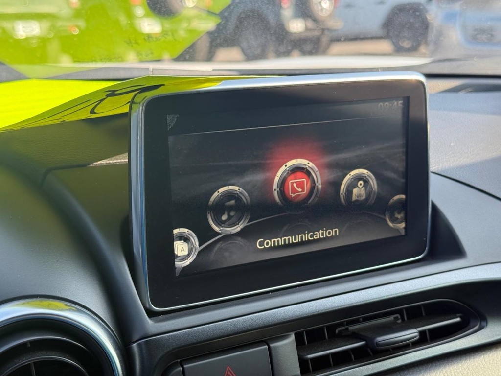 FIAT 124 Spider Vehicle Full-screen Gallery Image 16