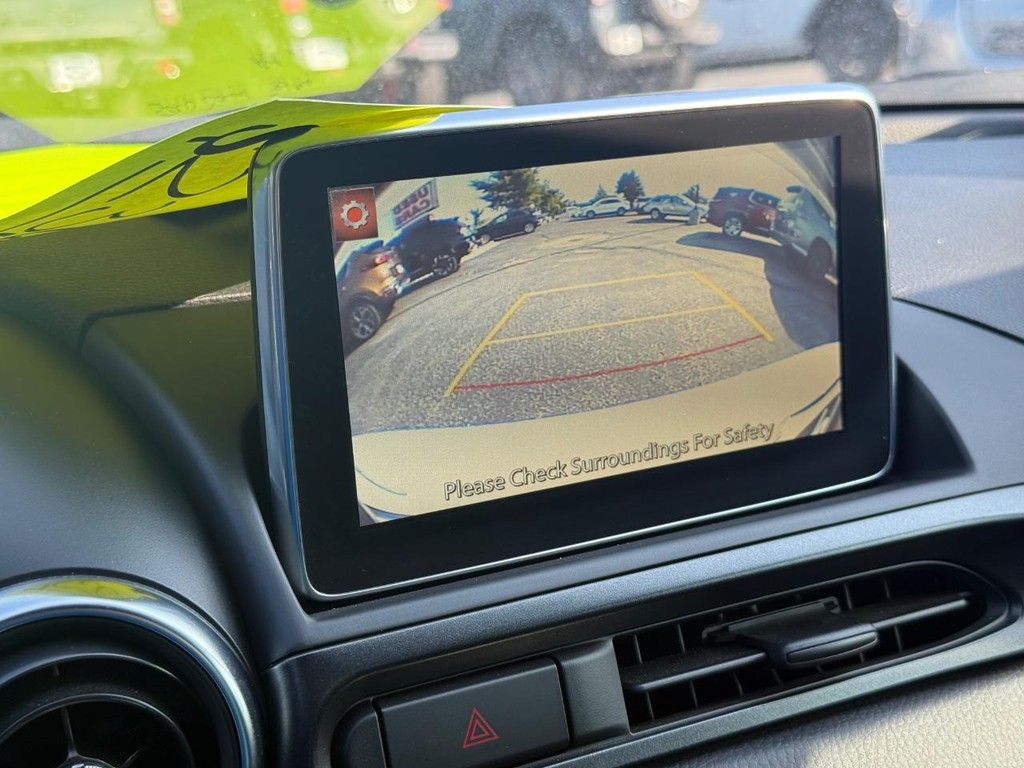 FIAT 124 Spider Vehicle Full-screen Gallery Image 17