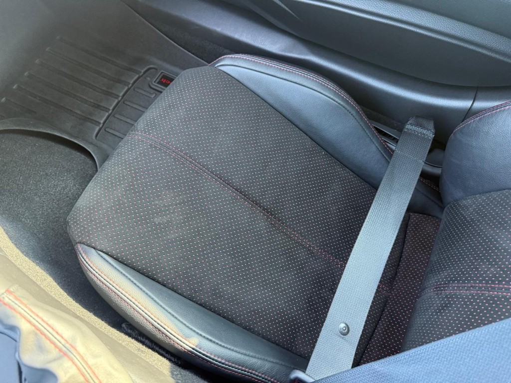 FIAT 124 Spider Vehicle Full-screen Gallery Image 20