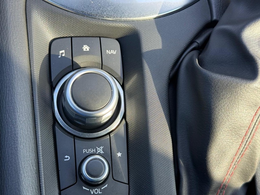 FIAT 124 Spider Vehicle Full-screen Gallery Image 21