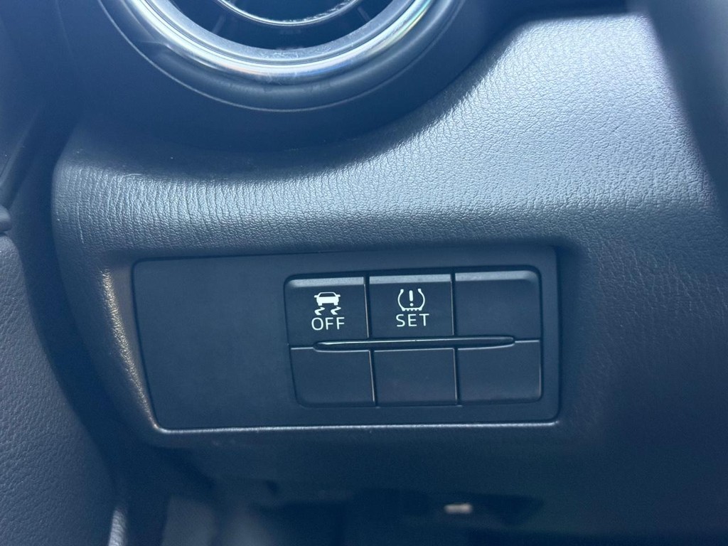 FIAT 124 Spider Vehicle Full-screen Gallery Image 23