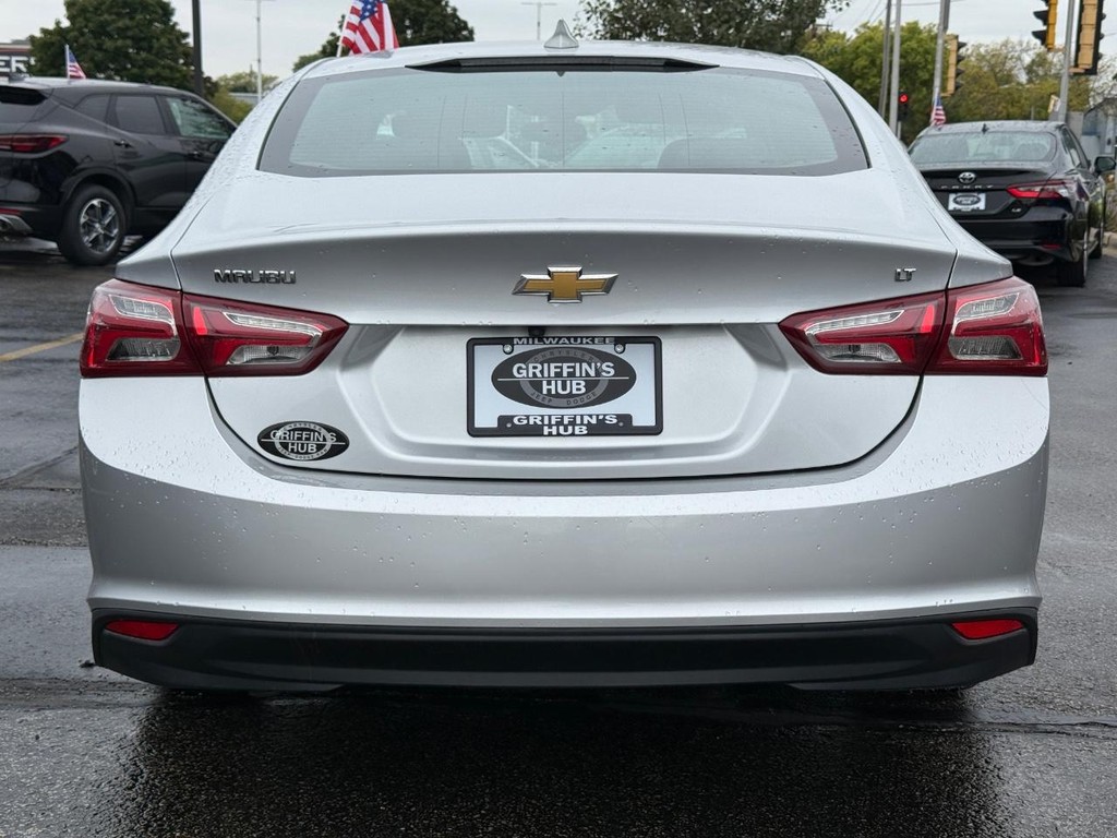 Chevrolet Malibu Vehicle Full-screen Gallery Image 05