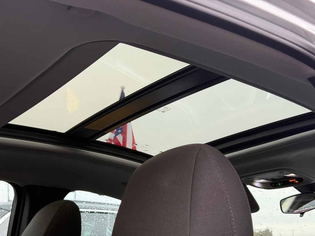 Chevrolet Malibu Vehicle Full-screen Gallery Image 12