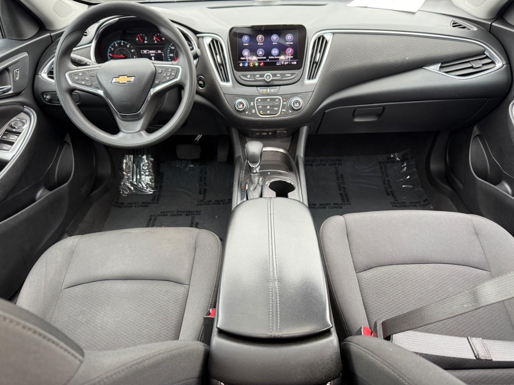 Chevrolet Malibu Vehicle Full-screen Gallery Image 13