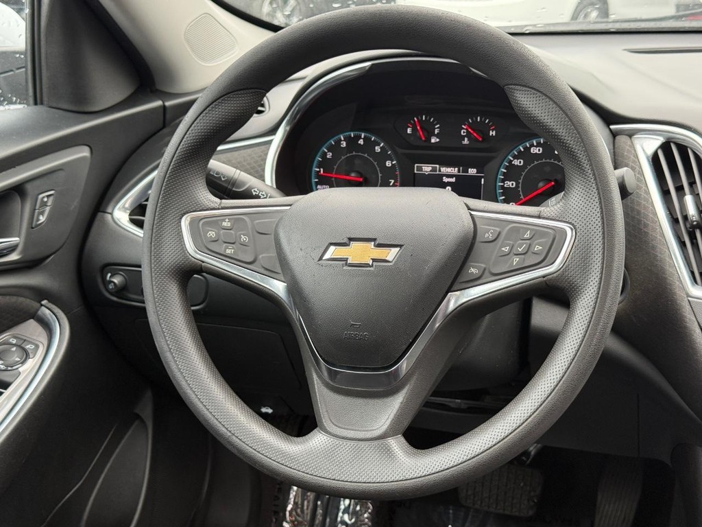 Chevrolet Malibu Vehicle Full-screen Gallery Image 14
