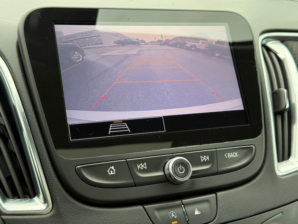 Chevrolet Malibu Vehicle Full-screen Gallery Image 19