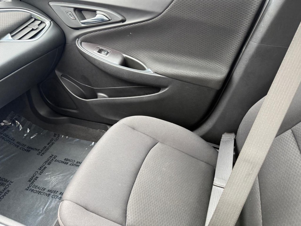 Chevrolet Malibu Vehicle Full-screen Gallery Image 22