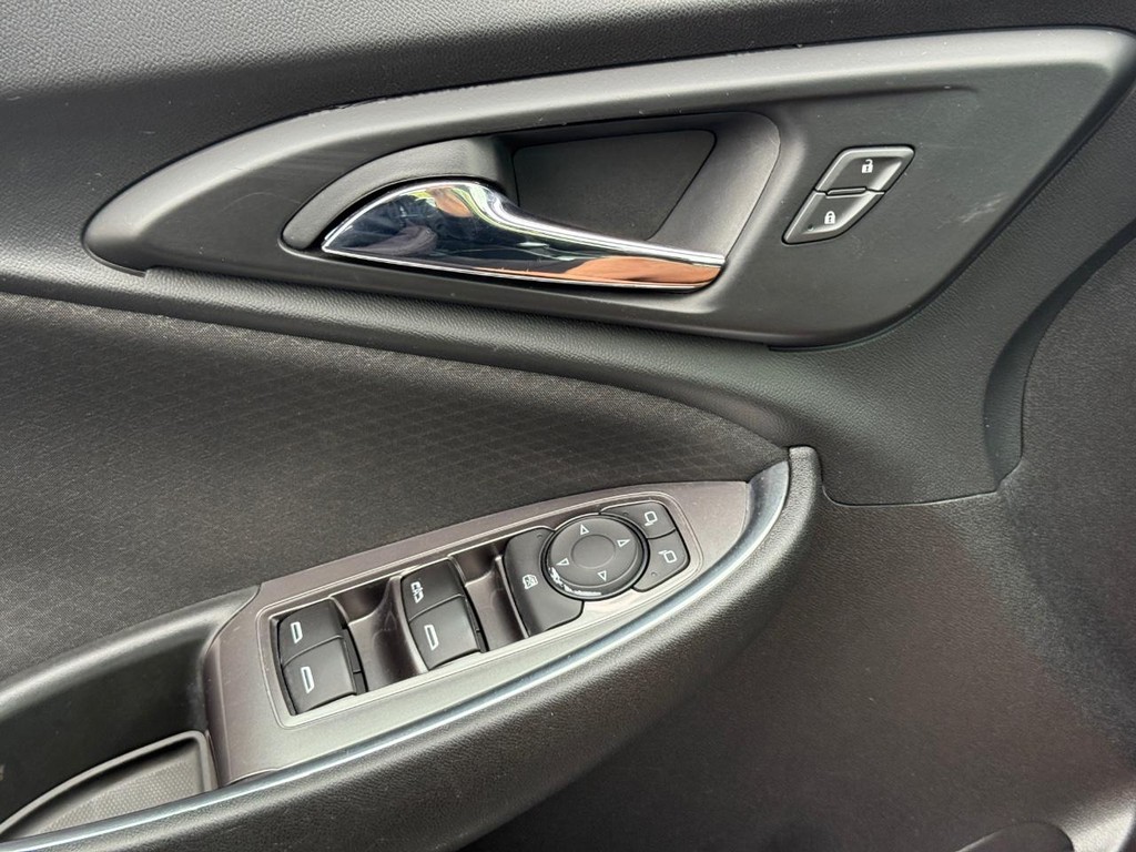 Chevrolet Malibu Vehicle Full-screen Gallery Image 25