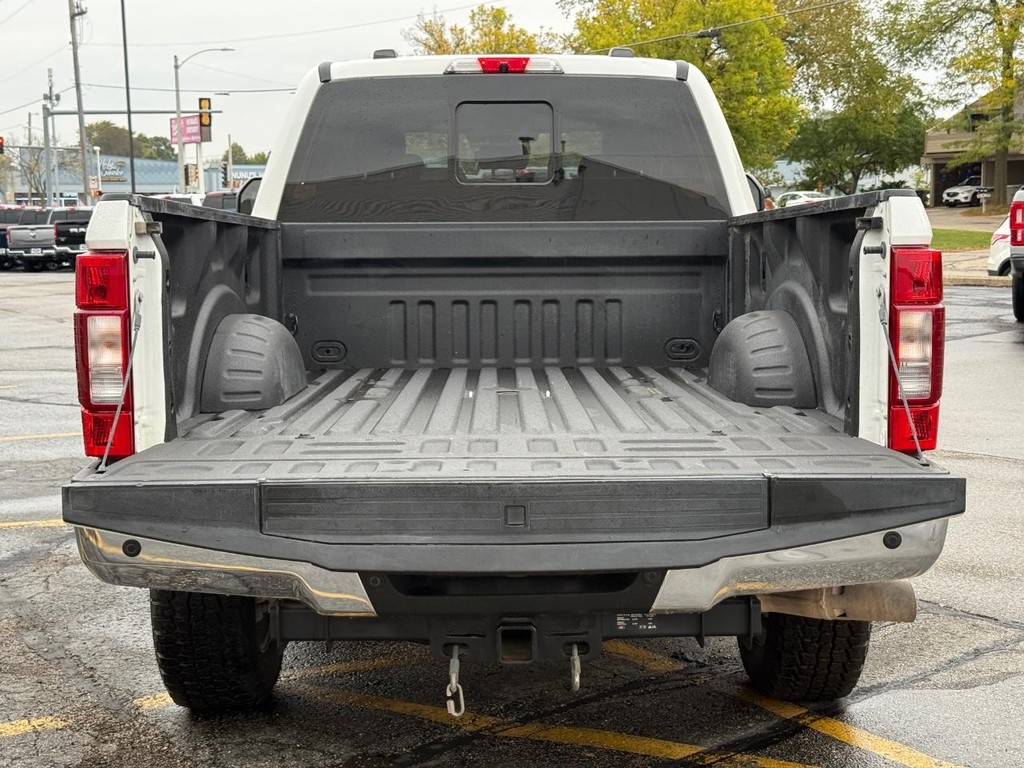 Ford Super Duty F-250 SRW Vehicle Full-screen Gallery Image 07