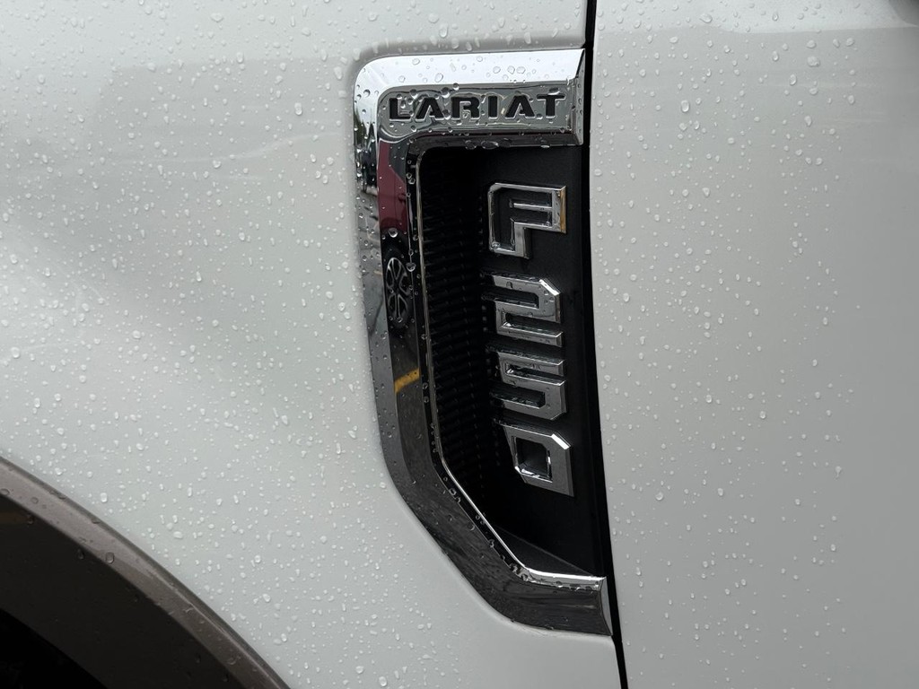 Ford Super Duty F-250 SRW Vehicle Full-screen Gallery Image 09