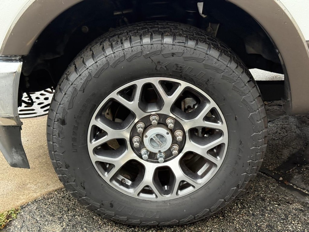 Ford Super Duty F-250 SRW Vehicle Full-screen Gallery Image 10