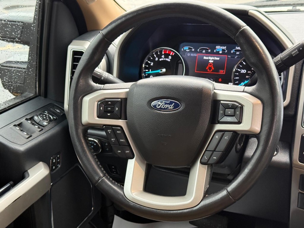 Ford Super Duty F-250 SRW Vehicle Full-screen Gallery Image 15