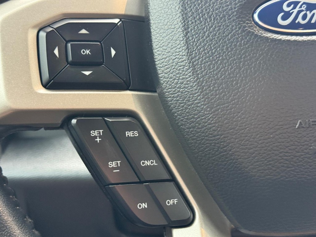 Ford Super Duty F-250 SRW Vehicle Full-screen Gallery Image 16