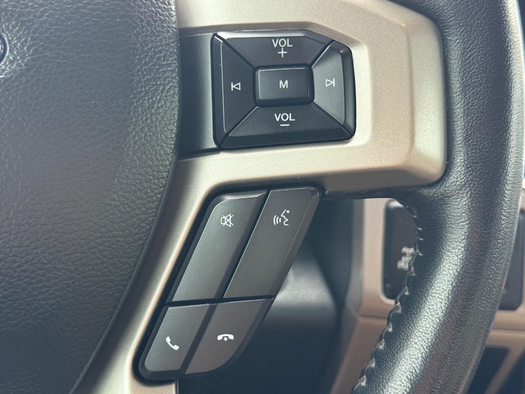 Ford Super Duty F-250 SRW Vehicle Full-screen Gallery Image 17