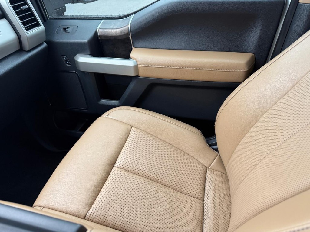 Ford Super Duty F-250 SRW Vehicle Full-screen Gallery Image 24