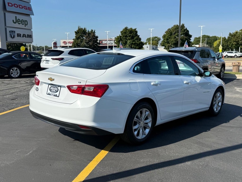 Chevrolet Malibu Vehicle Full-screen Gallery Image 03