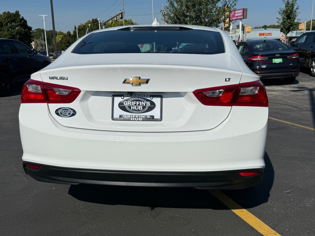 Chevrolet Malibu Vehicle Full-screen Gallery Image 04
