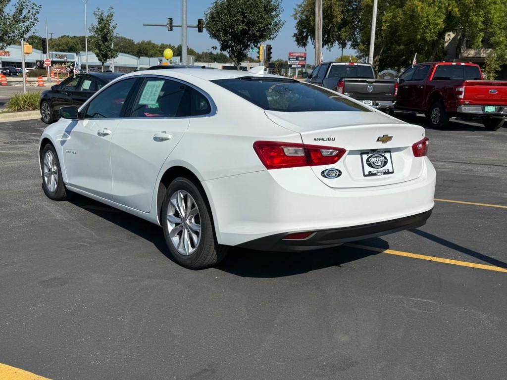 Chevrolet Malibu Vehicle Full-screen Gallery Image 05